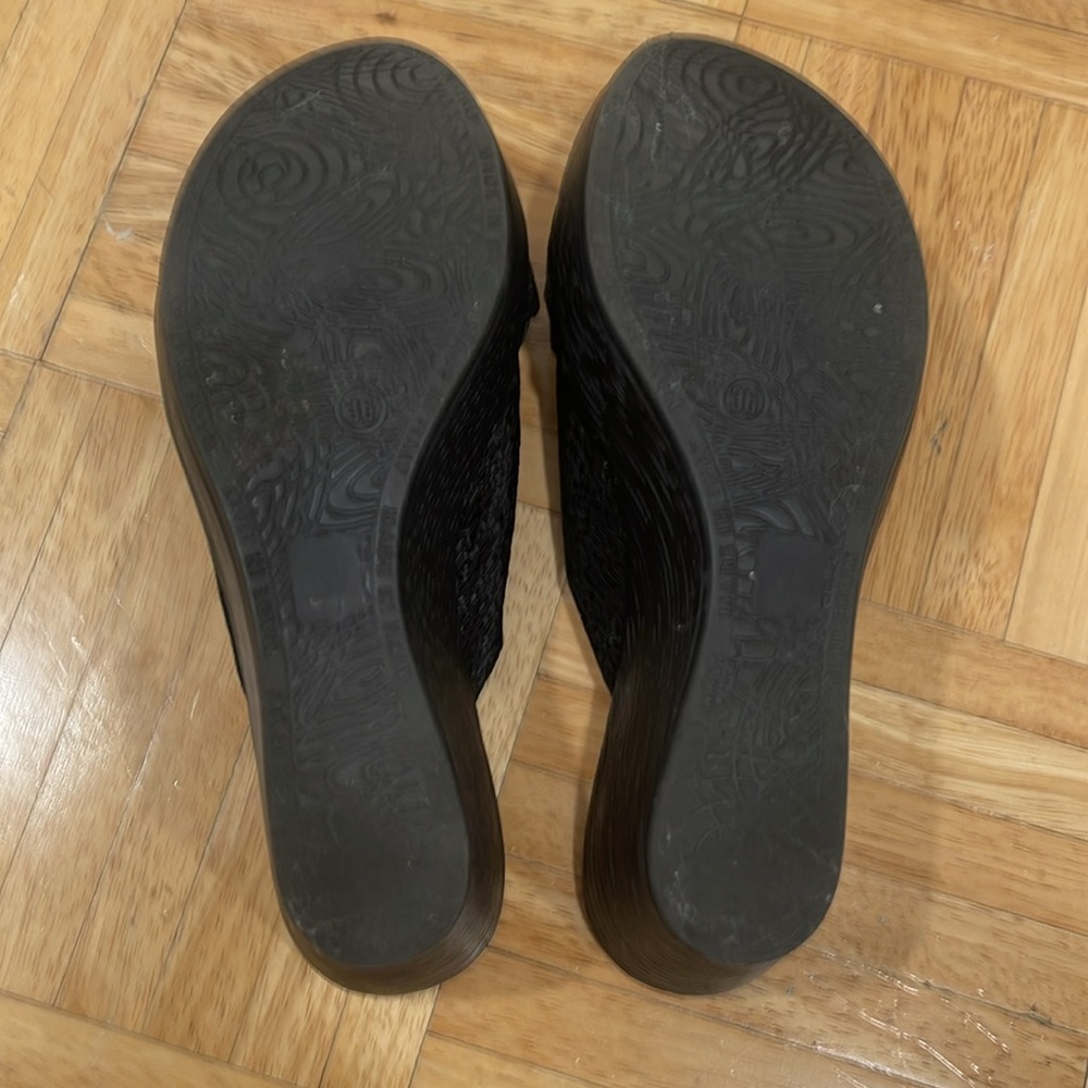 Women’s casual wedge by Dezario. - Picture 7 of 7